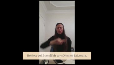 Bursalı gazeteciden işitme engelliler için 'Evde Kal' videosu