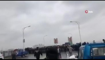 Çin'in Wuhan kentinde halk isyan çıkardı