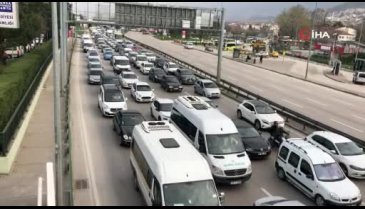 Bursa'da "Evde kal" çağrısına uymayanlar trafiği kilitledi