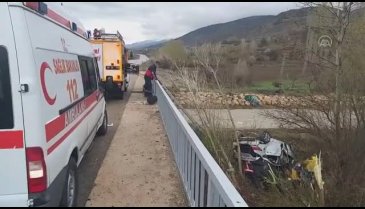 Otomobil dere kenarına devrildi: 4 ölü, 1 yaralı