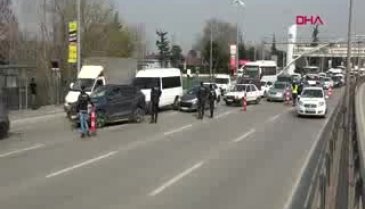 Bursa'da polis ekiplerinden megafonla 'evde kal' uyarısı