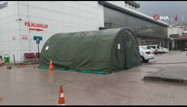 Bursa'da hastane bahçelerine triaj çadırları kuruldu
