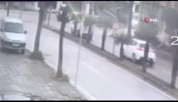 Bursa'da hasta taşıyan ambulans yan yattı