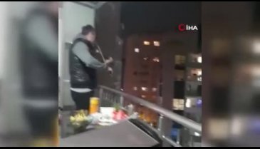 Bursa'da keman virtüözünden balkonda resital