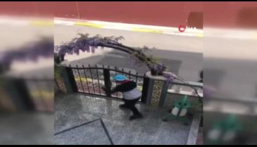 Patenci gençler polis sirenini duyunca kaçtı