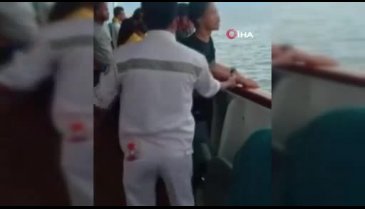 Koronavirüs tespit edilen feribottaki yolcular denize atladı