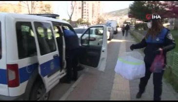 Bursa'da evde kalan yaşlı kadın belediye ekiplerinden muhabbet kuşu istedi