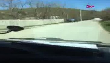 Küçük yaştaki çocuklarını kamyonetin direksiyonuna geçirdi