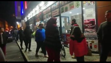 Bursalılar açık olan marketlere akın etti!
