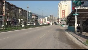 Bursa'nın meydan ve yollarında sessizlik hakim