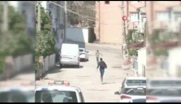 Sokağa çıkma yasağını ihlal eden gençler, doğalgaz dağıtım aracını polis sandı