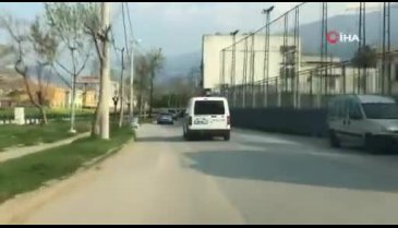 Bursa'da sokağa çıkma yasağını delip polise saldırdılar -2