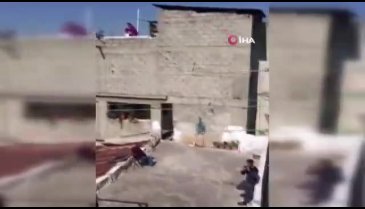 Sokağa çıkma yasağında damda müzik ziyafeti