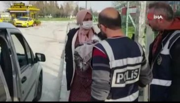 Bursa'da hastaneye giderken yolda kalan anne kızın imdadına polis yetişti