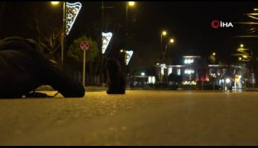 Bursa'da yasağının kalkmasına saatler kala boş caddelerin keyfini sürdüler