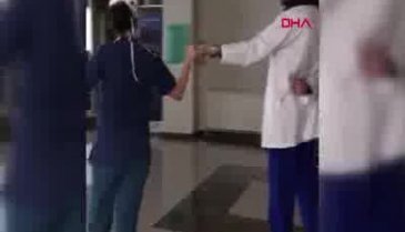 Sağlık çalışanı çift düğün danslarını hastanede yaptı!
