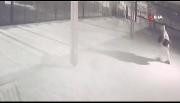 Bursa'da kafeteryada para bulamayınca bilgisayar kasasını çaldı