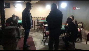Bursa'da sokağa çıkma yasağına saatler kala kumar oynarken yakalandılar