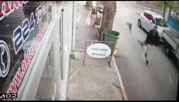 Bursa'da köpeği önce sevdi, sonra çaldı