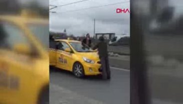 İçinde gelinini gördüğü taksinin önüne yattı