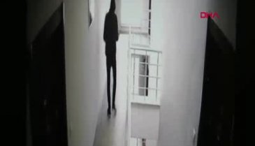 Bursa'da arkadaşlarıyla birlikte sevgilisinin kafasına tabanca dayayıp, gasp etmeye çalıştı