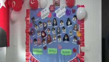 Bursa'da 23 Nisan anısına öğrencilerinin özellikleriyle figürler hazırladı