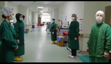 Bursalı hemşire koronavirüsü yenerek taburcu oldu