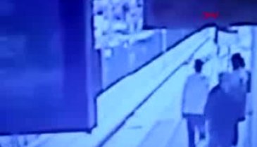 Bursa'da metroda bayılan gencin raylara düşme anı kamerada