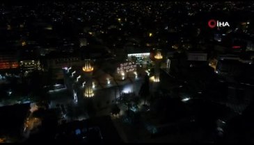 Bursa Ulucami'nin Ramazan mahyasında şifa mesajı