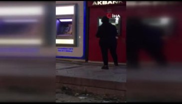 Bursa'da babasına kızan kadın ATM'leri parçaladı