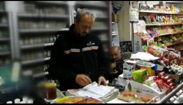 Bursa'da gizemli hayırsever 4 bakkaldaki onlarca kişinin borcunu kapattı