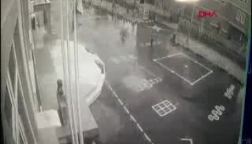 Bursa'da okul bahçesinden Atatürk büstü hırsızlığı kamerada