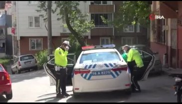 Bursa'da minik Elif İstiklal Marşı'nı güzel okudu, ödülü kaptı