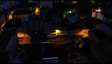 Sahur vakti korkutan göçük! Binalar boşaltıldı