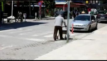 Bursa Mudanya Belediye Başkanı Türkyılmaz'dan sokağa çıkan annelere sürpriz
