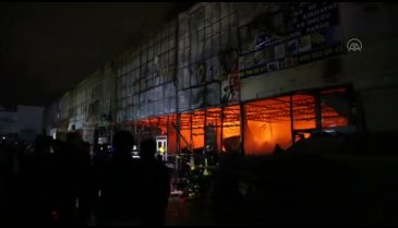 Azerbaycan'da ticaret merkezinde yangın