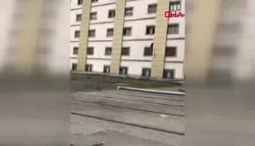 Koranavirüs şüphelisi hastaneden kaçmaya çalışırken havada asılı kaldı