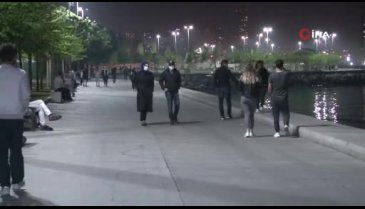 Yasak dinlemediler, sahilde çay ve nargile içtiler