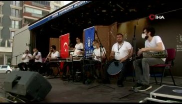 Bursalılar, 'Gezici Sahne' ile moral depoluyor