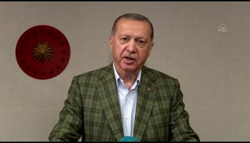 Cumhurbaşkanı Erdoğan, tüm yurtta okunan İstiklal Marşı'na eşlik etti
