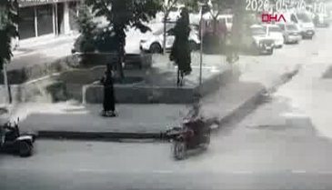 Bursa'da elektrikli bisiklet kamyonete çarptı