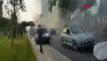 Bursa'da hafif ticari araç alev alev yandı