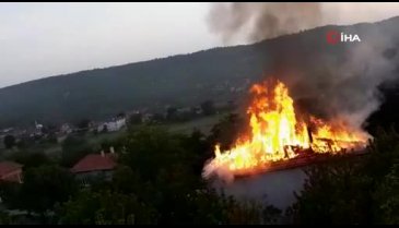 Bursa'da iftar vakti gözleme yaparken evi yaktılar