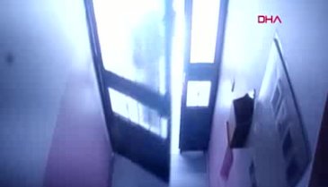 Apartman sakinleri binaya tuvaletini yapan kargocudan şikayetçi oldu