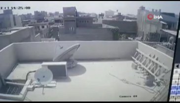 İşte Pakistan'da düşen uçağın düşüş görüntüleri