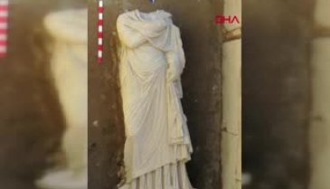 Patara'da bulunan 1900 yıllık kadın heykeli heyecan yarattı