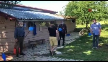 Bursa'da şaşırtan bayramlaşma tekniği