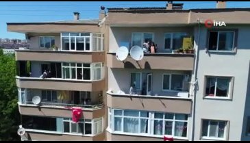 Bursa'da önce bayramlaştılar sonra göbek attılar