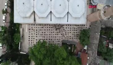 Bursa Ulu Cami'de 74 gün sonra cuma namazı kılındı -2