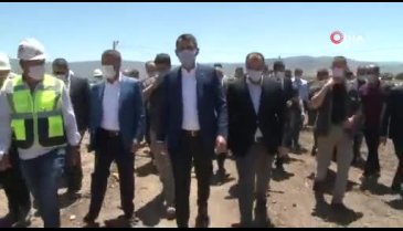 Bakan Kurum'dan Elazığ'da yüklenici firmanın müteahhidine uyarı!
